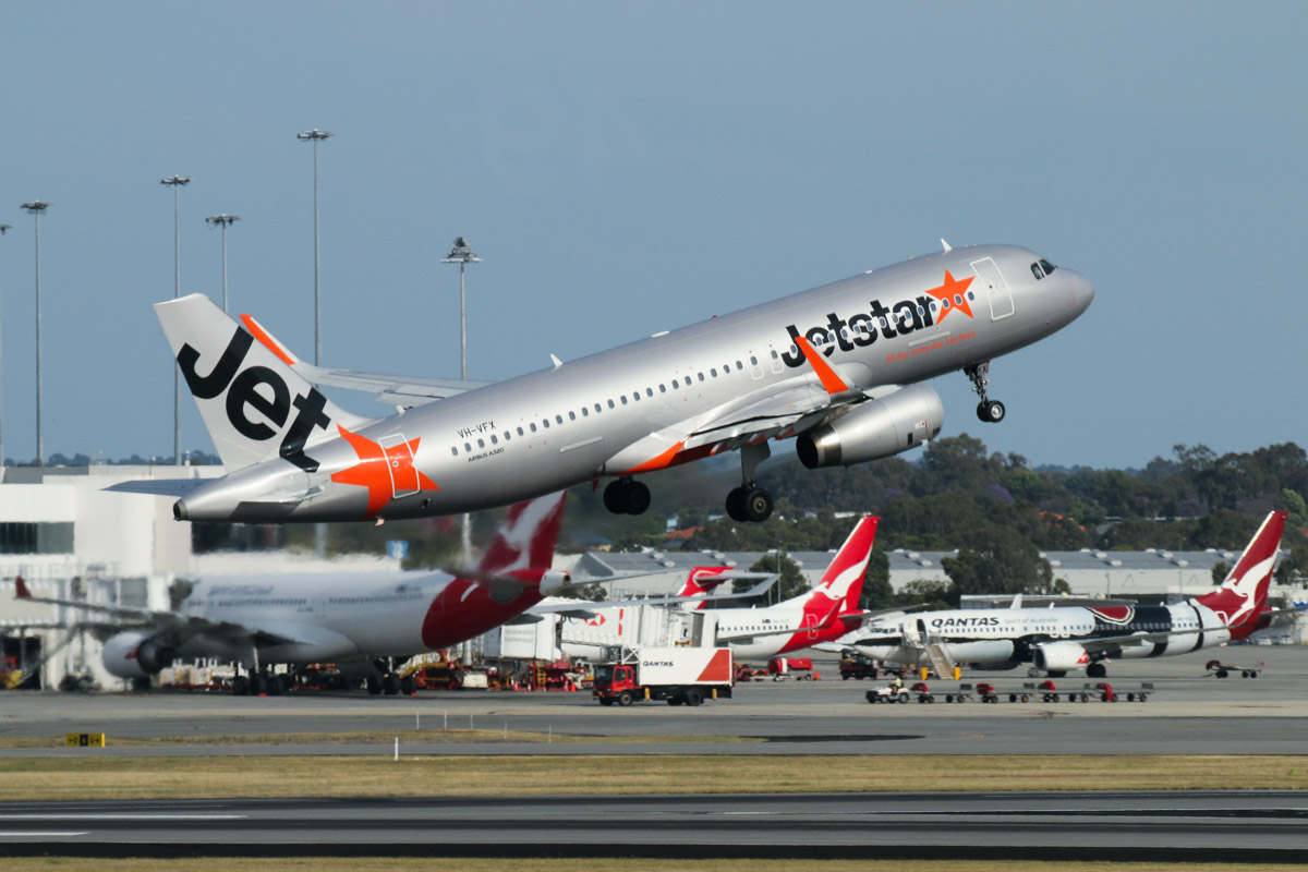 VH-VFX seen from right of Gate 47/Bay 147